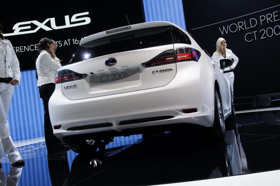  Lexus CT200h 2010 года  (фото 253 из 266)